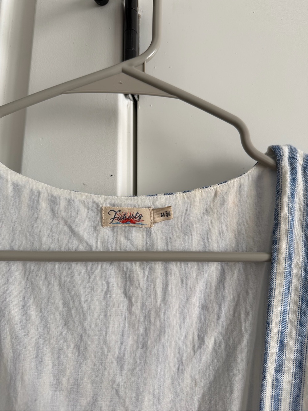 Faherty Seaside Linen Dress in Blue Stripe size Medium (M) - Picture 3 of 6